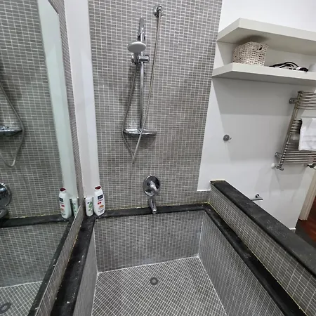 Toledo Until 7 People 2 Bathrooms