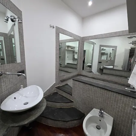 Toledo Until 7 People 2 Bathrooms *