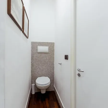 Toledo Until 7 People 2 Bathrooms
